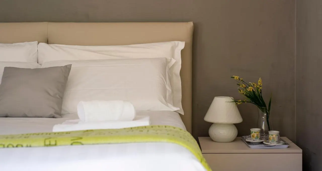 Joivy Vibrant Studio Near Train Station Apartment Como 0*,  Italy