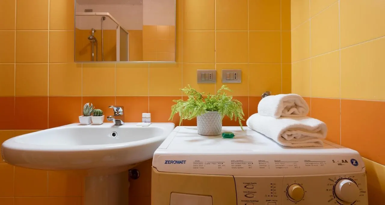 Joivy Vibrant Studio Near Train Station Apartment Como 0*,  Italy