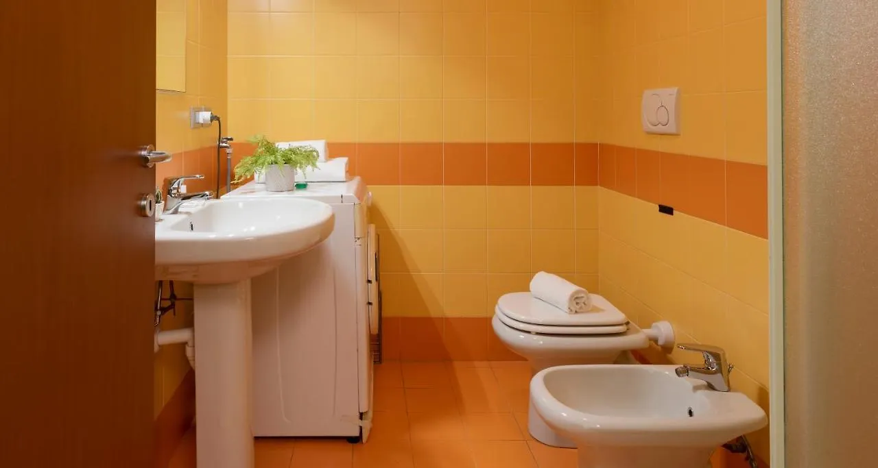 Joivy Vibrant Studio Near Train Station Apartment Como Italy