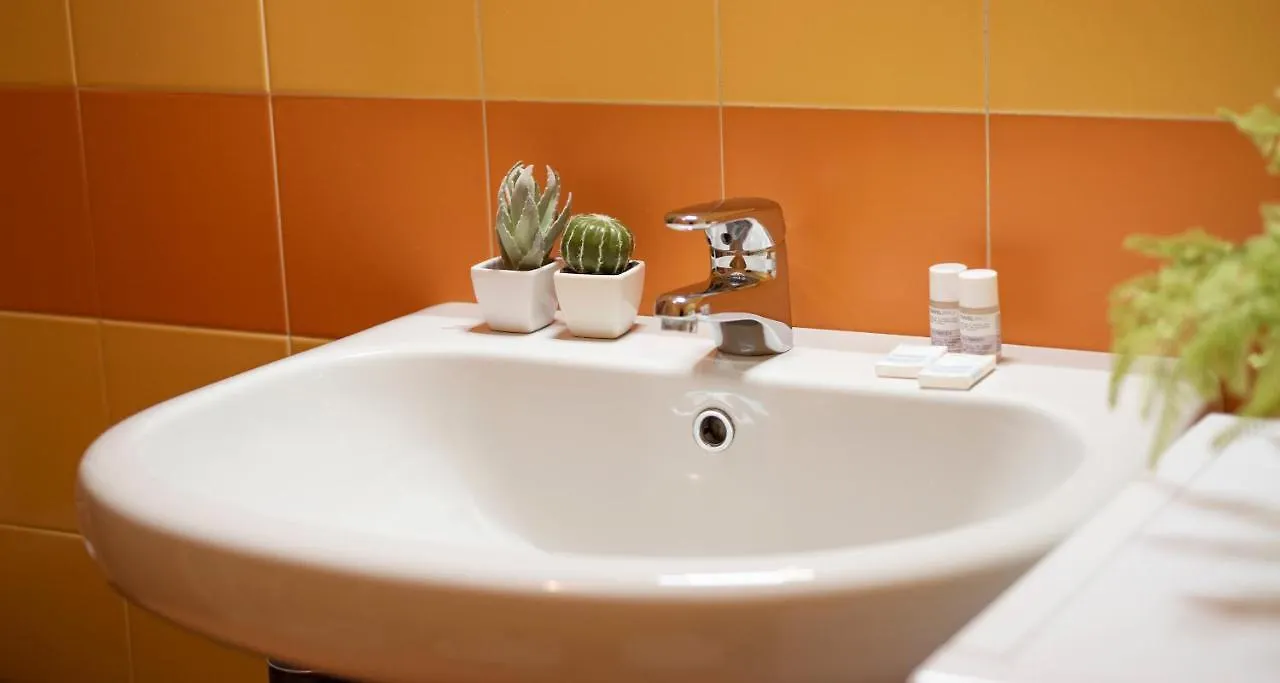 Joivy Vibrant Studio Near Train Station Apartment Como